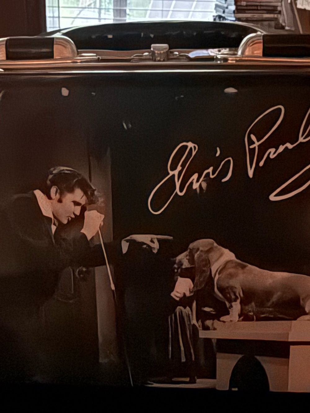 Elvis Presley lunchbox with Signature Graphic